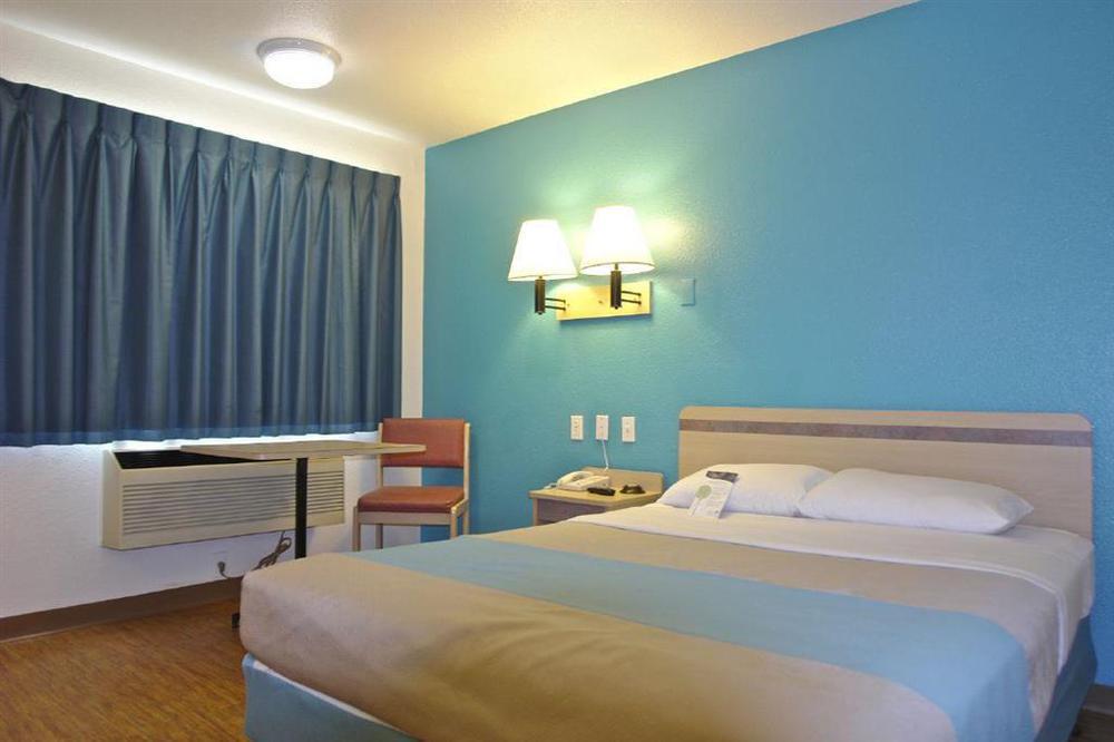 Rodeway Inn Tillmans Corner Cameră foto